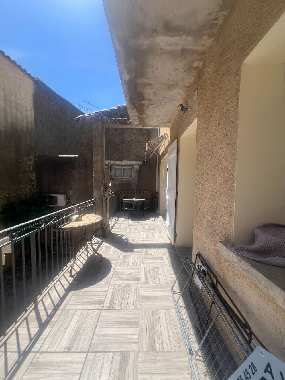 APPARTEMENT AVEC TERRASSE ET STATIONNEMENT