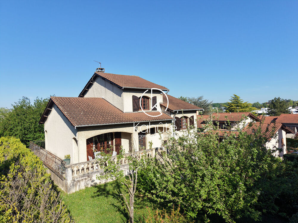 Vente Maison À seulement 10 minutes de Gare de Vaise, maison familiale de 116,24m2, sur un terrain plat de 803m2, Grand garage de 30m2 + Sous Ecully