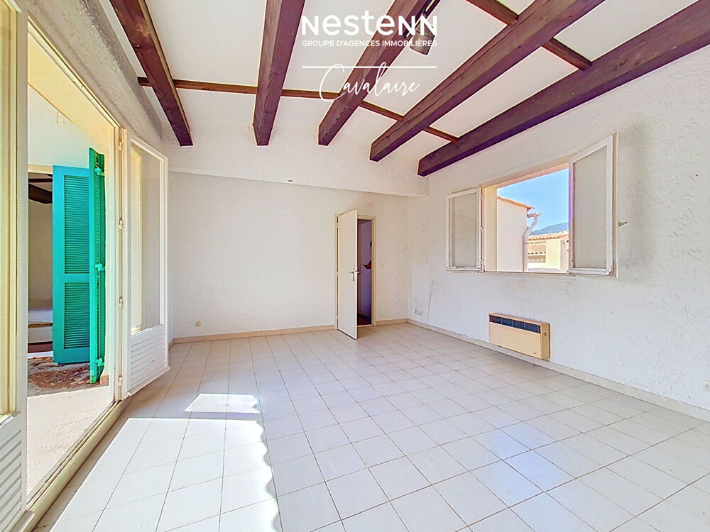 Vente Appartement Plages, commerces et port accessibles à pied pour cet appartement 3 pièces au dernier étage Cavalaire sur mer