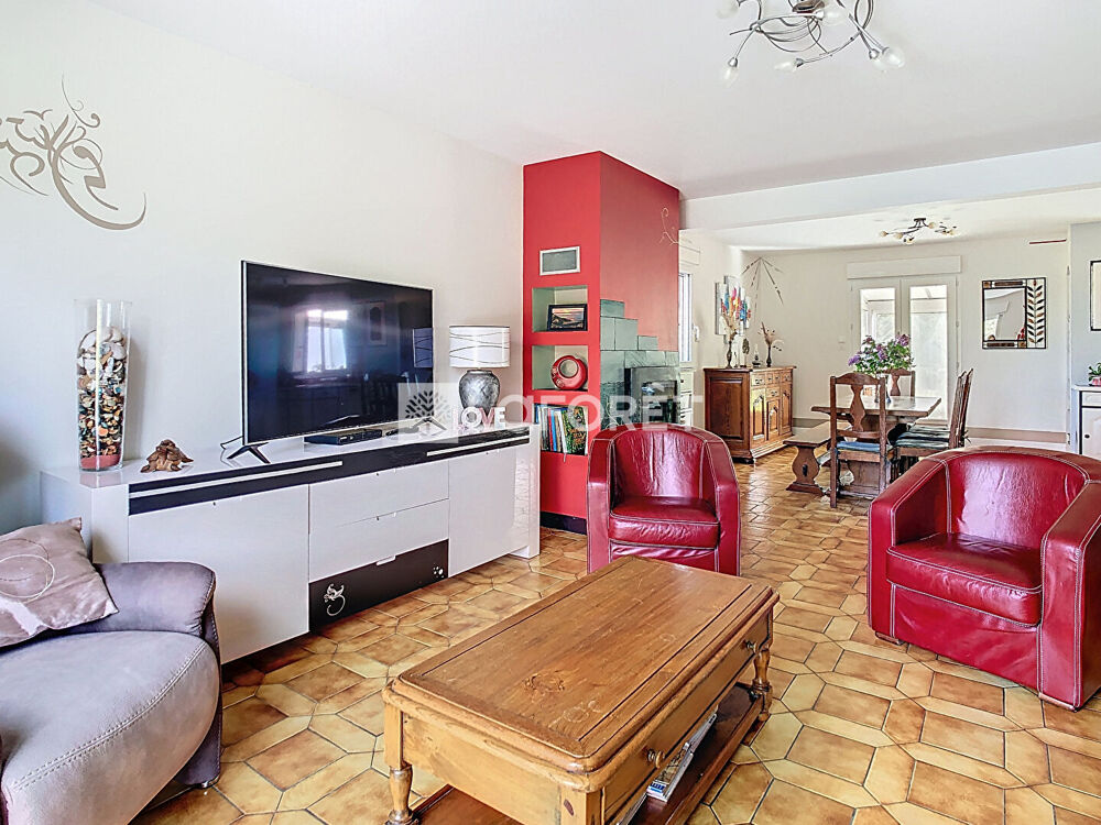 Maison REMINIAC 4 chambres extension sous-sol hangar jardin 4600m²