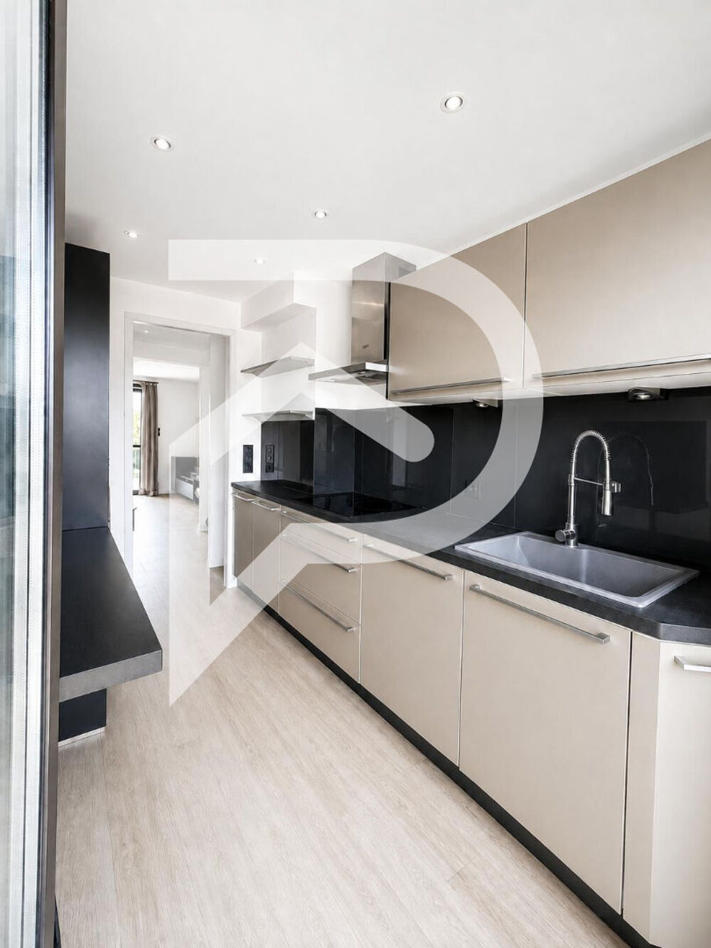 Vente Appartement APPARTEMENT T3 TRAVERSANT- 61 m² -4 BALCONS-LES OLIVES Marseille 13
