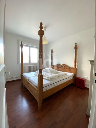 Appartement à louer 4 pièces 132 m²