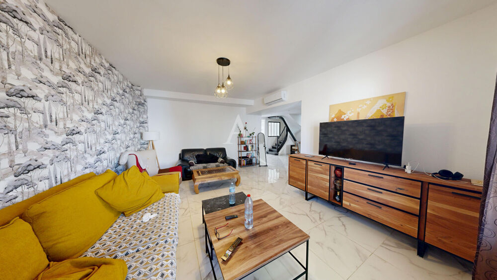 Vente Maison Maison de qualité avec 6 chambres, terrasses et cave Villegly