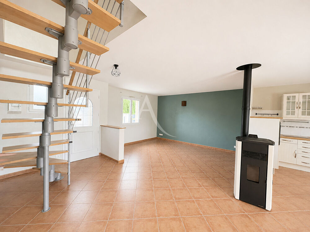Vente Maison Vivy - Maison de plain-pied 113 m² - 5 chambres - Jardin et garage Vivy