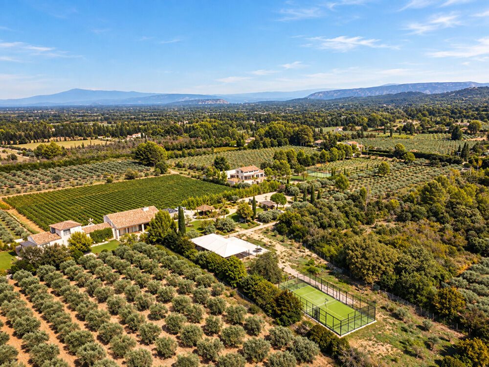 Eygalières , domaine privé avec deux villas, deux piscines, padel et vue sur les Alpilles