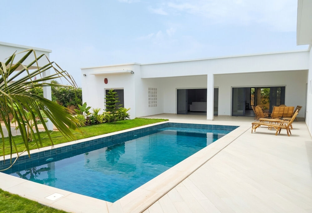 Vente Maison BELLE VILLA NEUVE VENDUE MEUBLEE AVEC PISCINE SUR 930m2 DE TERRAIN SITUEE DANS UNE NOUVELLE RESIDENCE Nguerigne (Senegal)