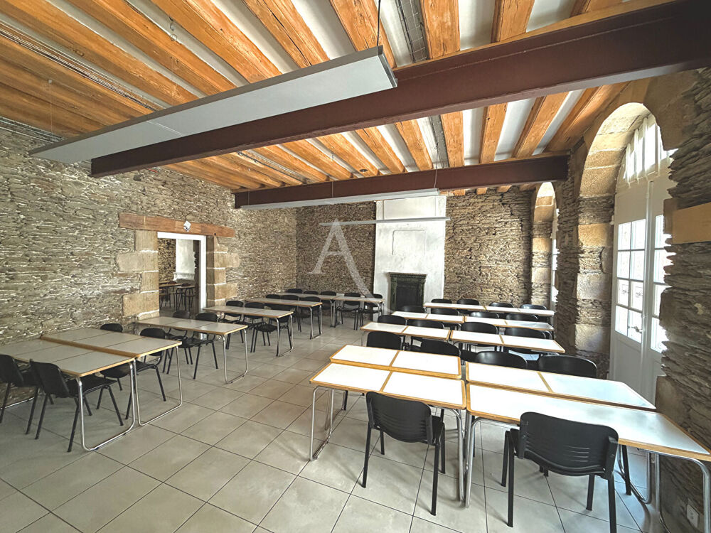   Opportunité à saisir, idéal commerçant, restaurateur ou activité libérale, local commercial de caractère dans copropriété histor 