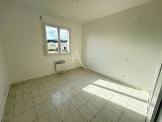  Appartement à louer 4 pièces 82 m² Vinassan