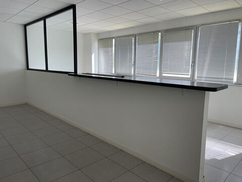 CENON Bureaux à Louer divisible 1560 33150 Cenon