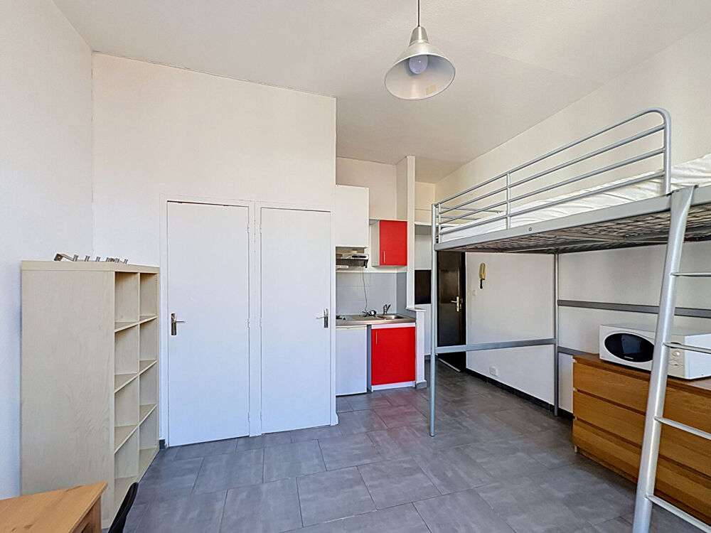 Vente Appartement Studio meublé libre, lumineux, sans vis à vis au calme sur cour Lyon 7