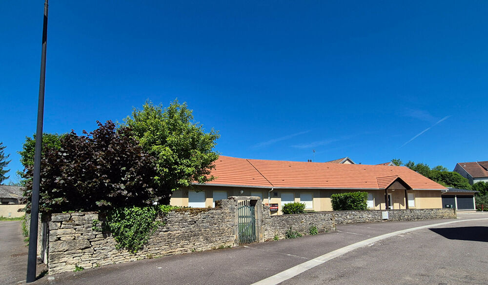 Maison plain pied de 280 m2 sur 613 m2 de terrain clos avec piscine couverte
