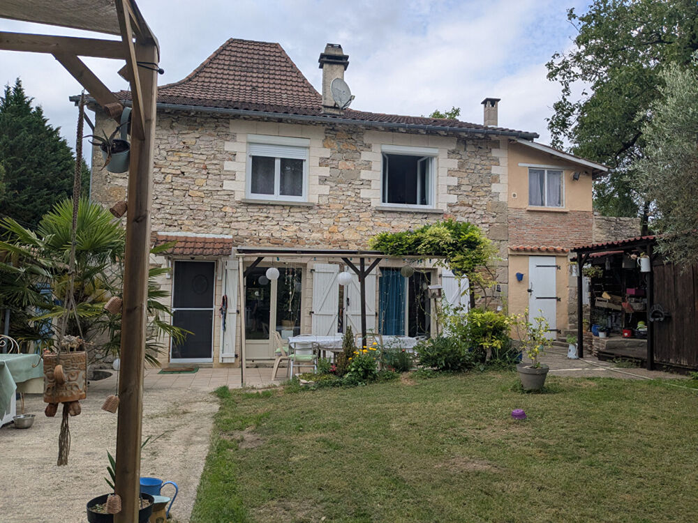 Maison proche de Figeac avec dépendances sur grand terrain