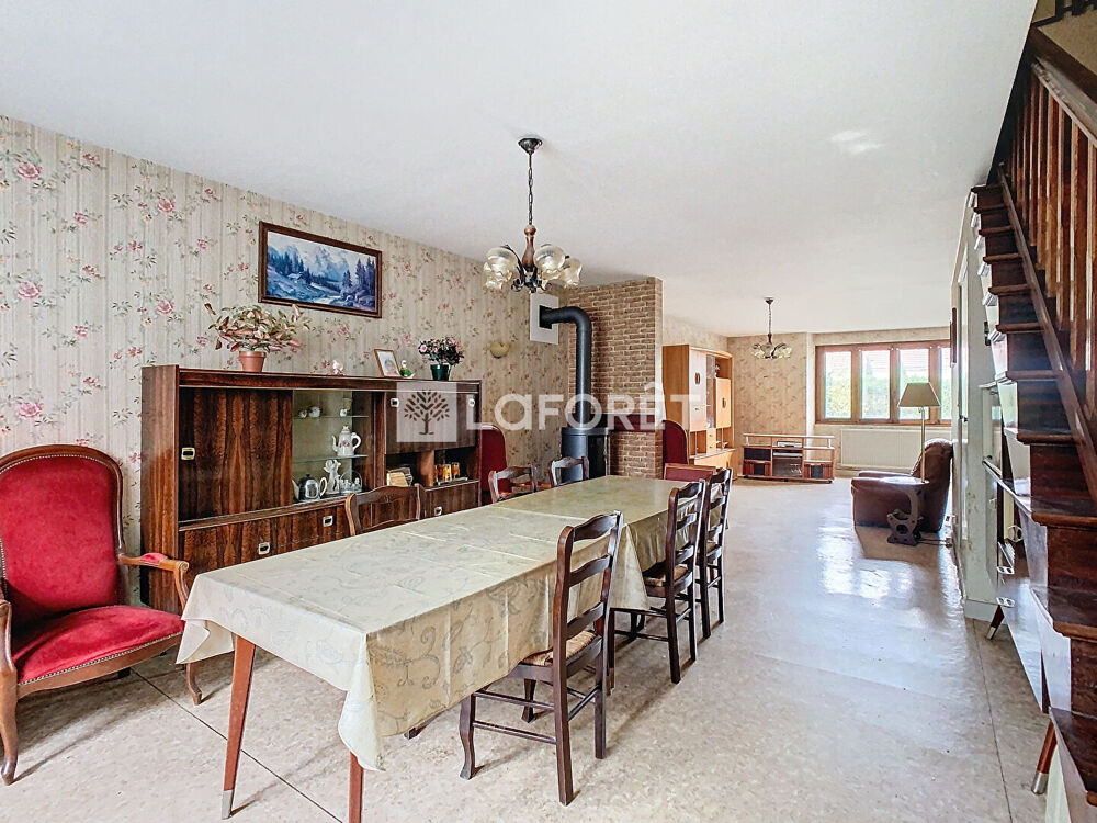 Vente Maison Maison Biesles 6 pièce(s) 175,35 m2 Biesles