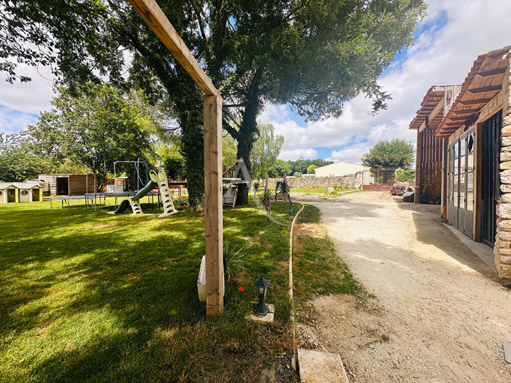 Maison 6 pièces 224 m² · à Saintes · 224 m² · 408 000 €