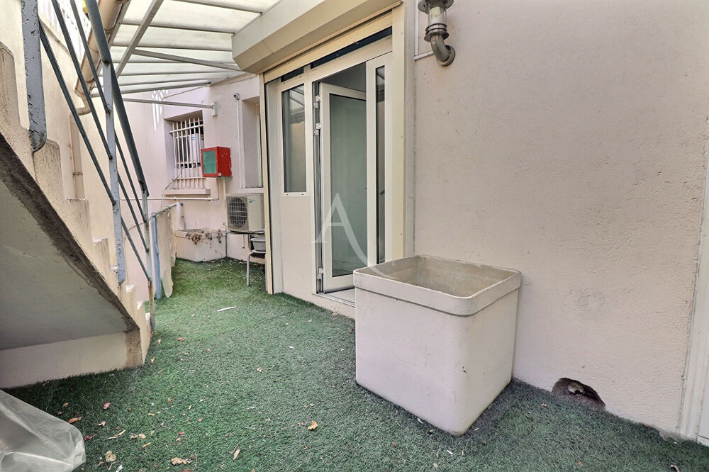   PRADO-13008-LOCAL D'ACTIVITE-MARSEILLE-1 PIECE-TERRASSE Marseille 8