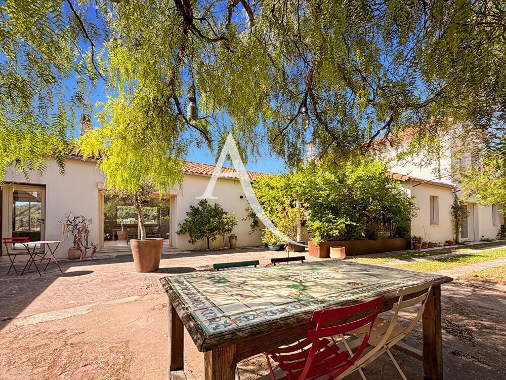 A VENDRE Propriété de caractère 240 m² - Piscine, vue panoramique quartier les médecins 13013 Marseille