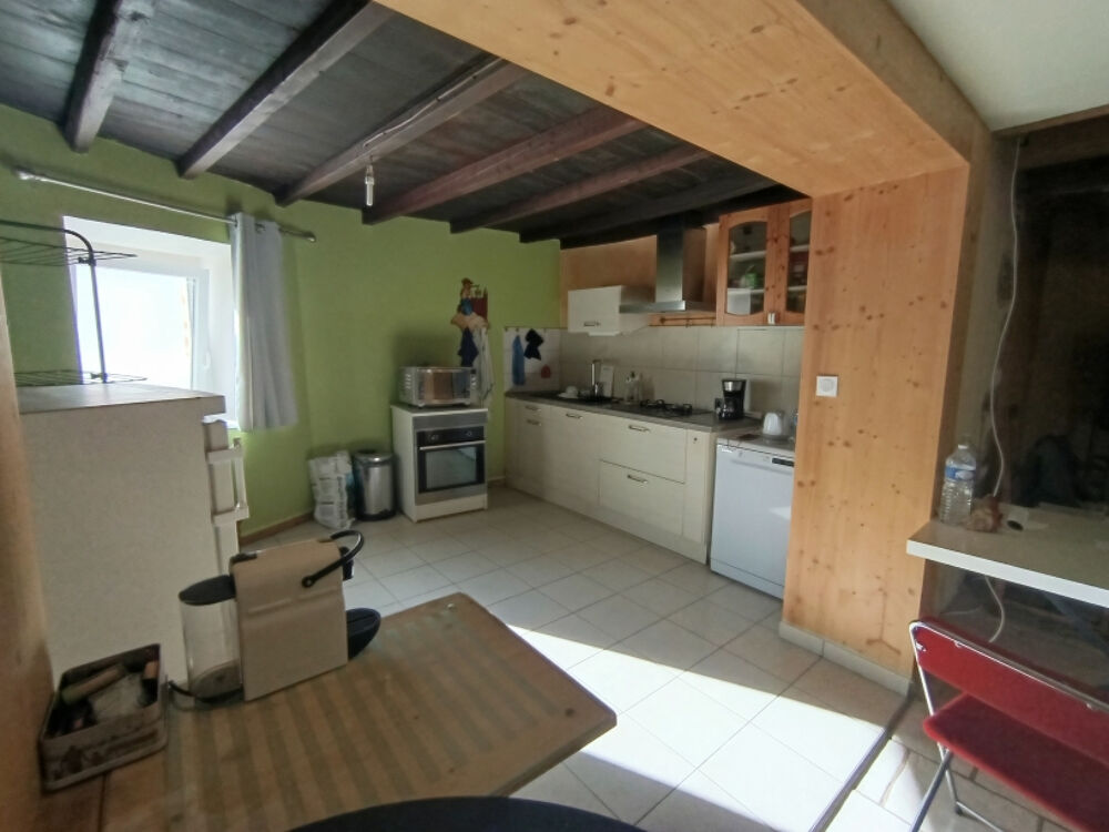 Vente Maison À 5 MIN DE NOIRETABLE - MAISON EN PIERRE DANS UN ENVIRONNEMENT CALME ET CHAMPÊTRE Saint julien la vetre