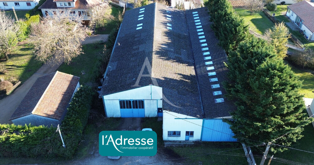   VOUILLE - ENTREPÔT - LOCAL INDUSTRIEL - 810m² 