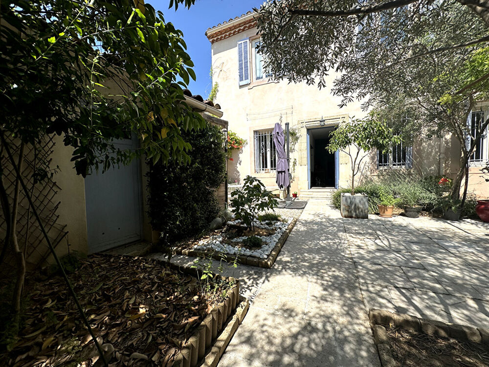 Caveirac Maison en pierres 4 chambres avec cour et parking