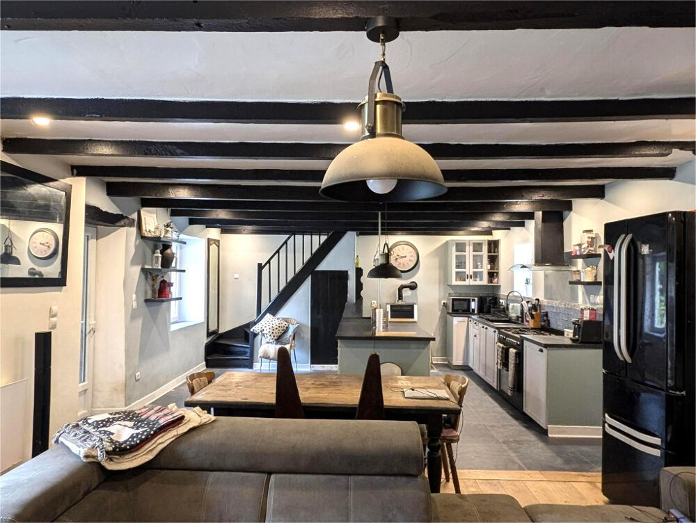COTES D'ARMOR - Une maison en pierre de 2 chambres, un gîte de 1 chambre avec un garage et près de Locarn