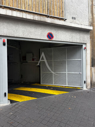  Parking / Garage à vendre 1 pièce  Paris