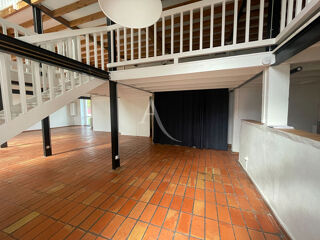  Maison à louer 5 pièces 196 m²