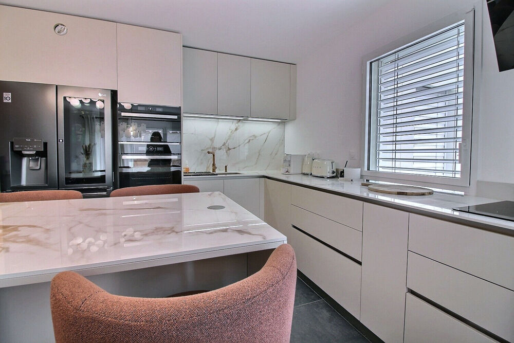 Appartement Lyon 4 pièces dans un immeuble très récent avec jardin terrasse et garage