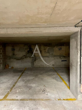  Parking / Garage � louer 