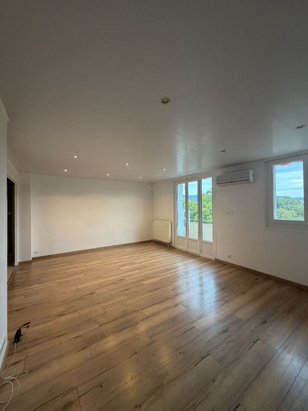 Location Appartement Appartement  joliment rénové avec balcon, cave et garage ! Livron sur drome