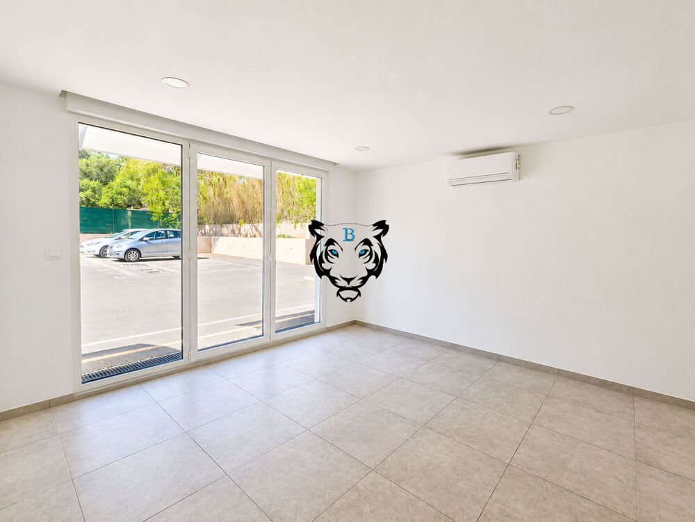   Local commercial Frejus 4 pièce(s) 79.72 m2 Frejus