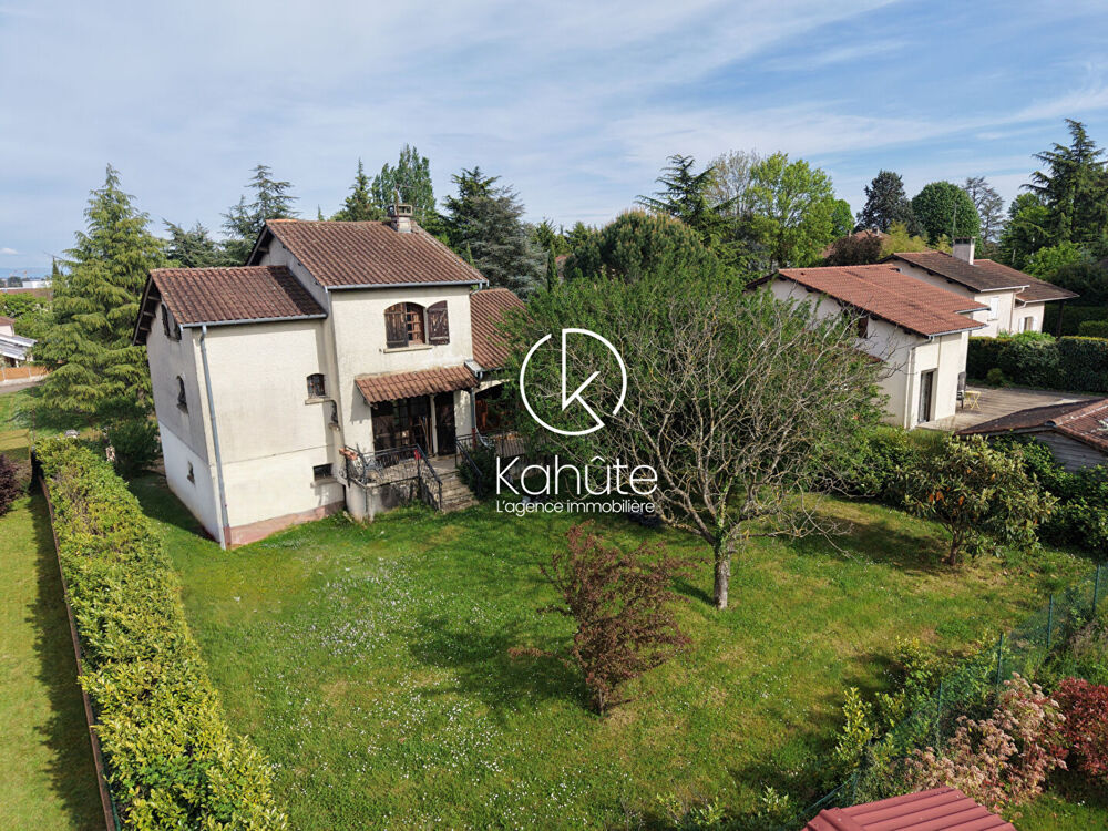 Vente Maison À seulement 10 minutes de Gare de Vaise, maison familiale de 116,24m2, sur un terrain plat de 803m2, Grand garage de 30m2 + Sous Ecully