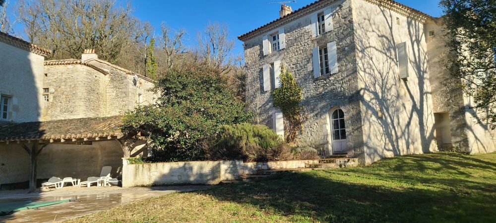 Projet famillial ou exploitation de gîte possible, pour ce très beau hameau à proximité de Roquecor