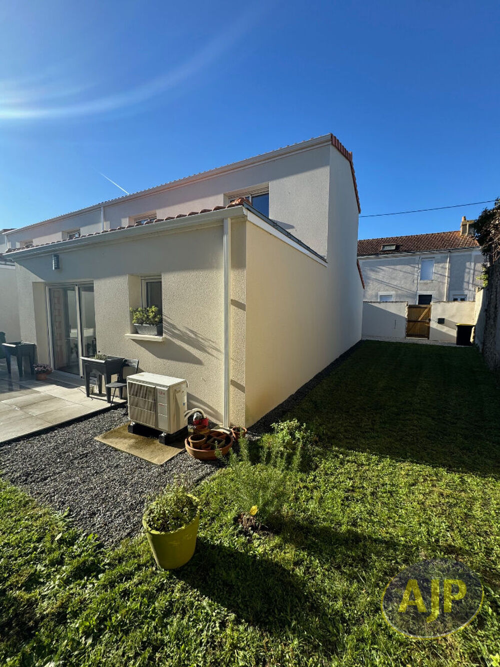 MAISON NEUVE