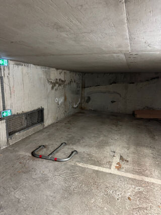  Parking / Garage  louer 