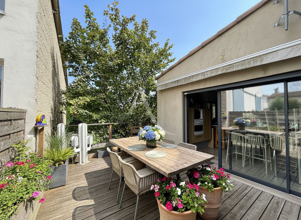 Proche CARCASSONNE, Maison de caractère rénovée avec garage et jardin