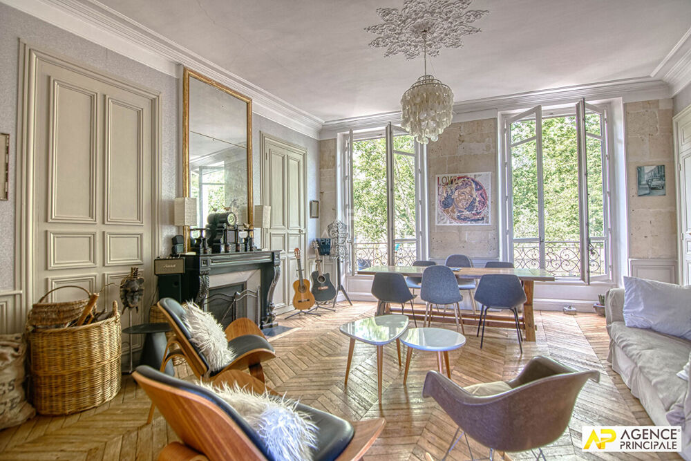 Versailles Notre-Dame Appartement 6 pièces 143.6 m² carrez situé au 2ème étage avec cave et chambre de service