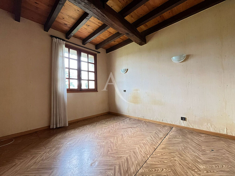 Vente Maison Maison familiale de 135m² avec 5 chambres sur une belle parcelle de près de 7000m² Saint sulpice la pointe