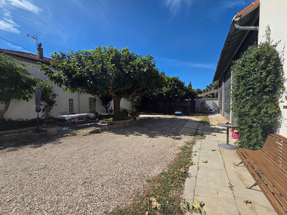 Vente Maison Villa 7 pièces à vendre à Avignon avec atelier 120m² et garage 75m² sur une parcelle de 663m² Avignon