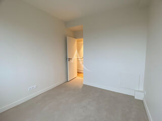  Appartement à louer 4 pièces 120 m²