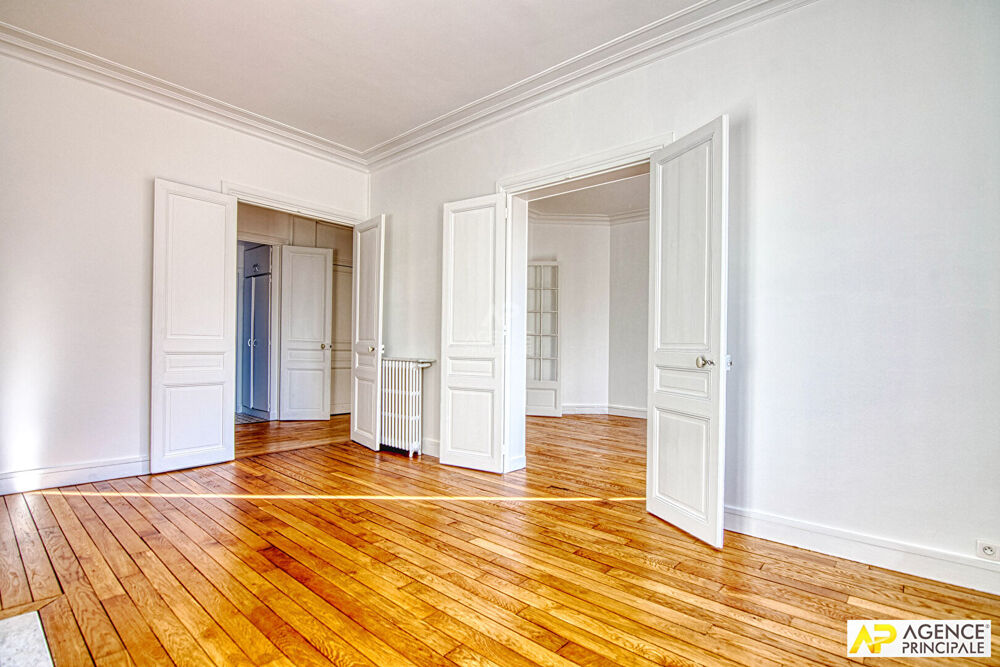 Vente Appartement Versailles Notre-Dame les Prés - Appartement 4 pièces 93 .34 m² carrez avec cave  et balcon situé au 1er étage d'un superbe imme Versailles