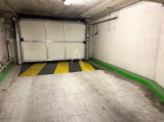  Parking / Garage à louer 1 pièce 