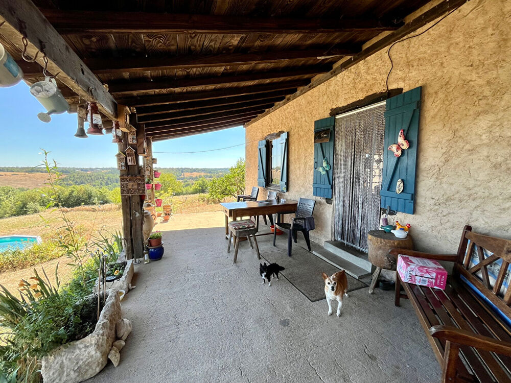 Maison individuelle avec 2,5 hectares, grange,