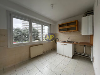  Appartement à louer 4 pièces 81 m²