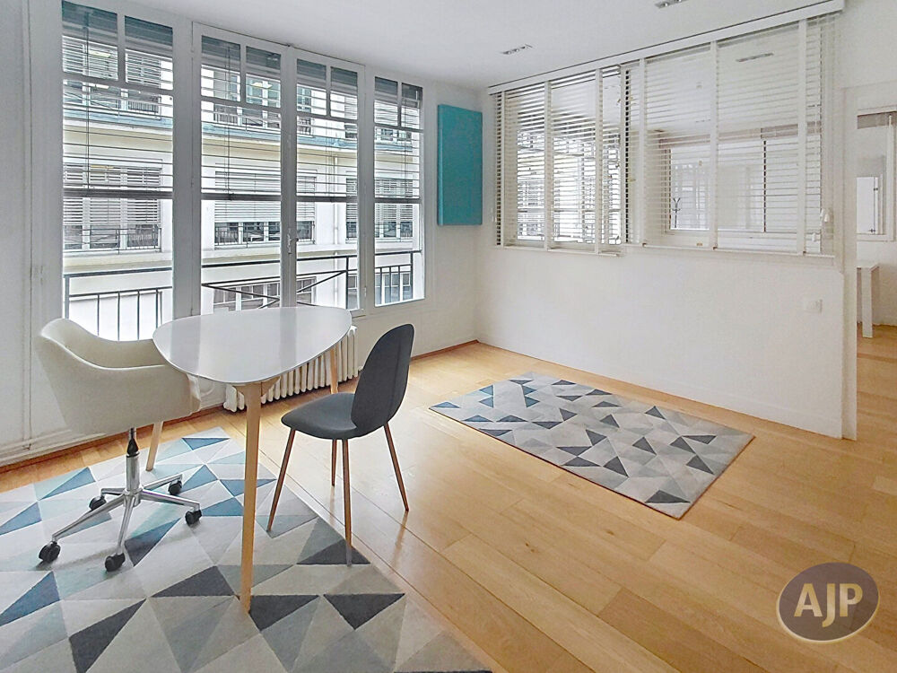   Lot de 4 bureaux avec 3 entrées indépendantes Paris 8