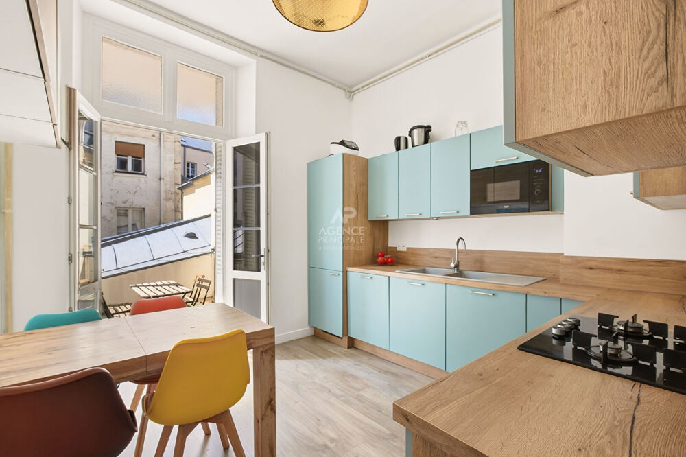 Vente Appartement Versailles Notre-Dame Appartement 6 pièces 154 m² carrez situé au 1er étage avec terrasse (unique), chambre de service de 13 m² Versailles