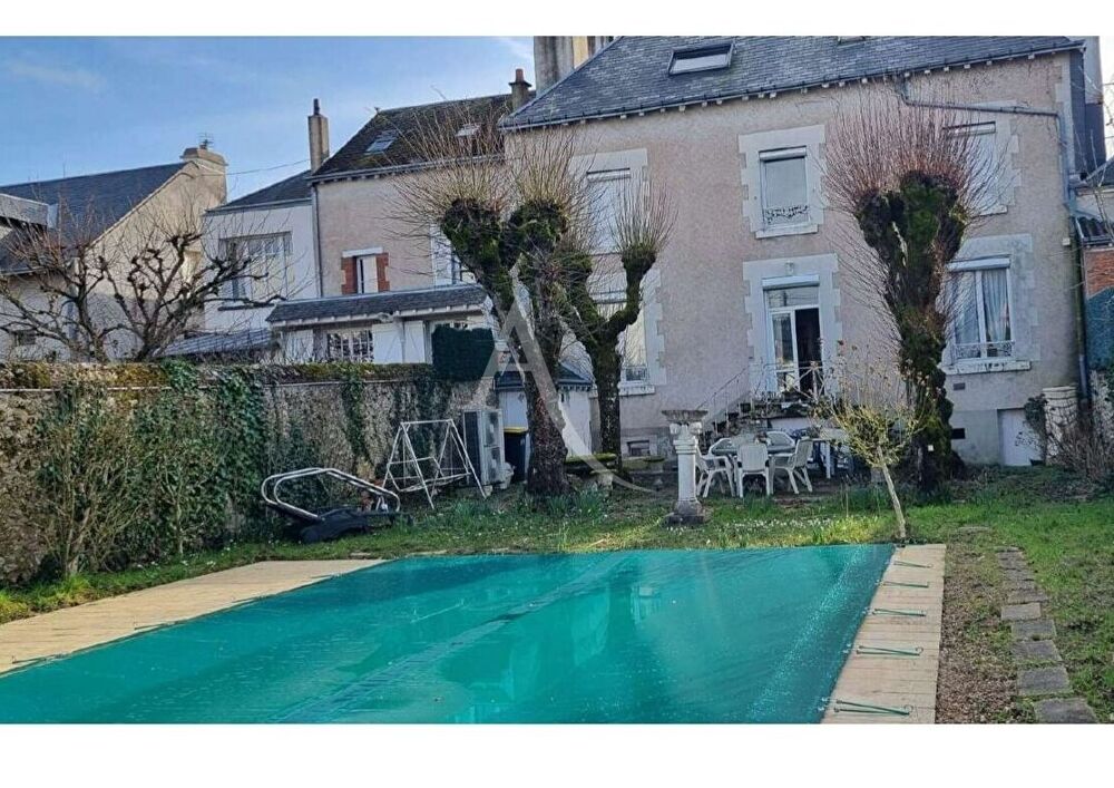 UNE MAISON DE VILLE BOURGEOISE AVEC PISCINE ET GARAGES EN CENTRE VILLE DE BLOIS 219.58 m2