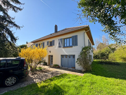   Maison familiale à Villeconin avec sous-sol total dans un secteur calme Maison - 9 pièce(s) - 237 m²