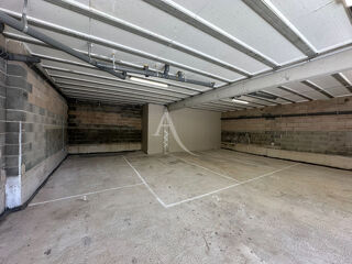 Parking / Garage à louer 120 m²