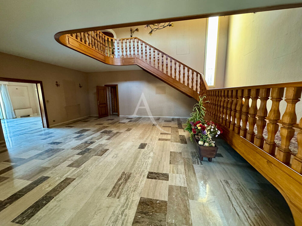 Vente Maison Maison Nimes 9 pièce(s) 435.45 m2 Nimes