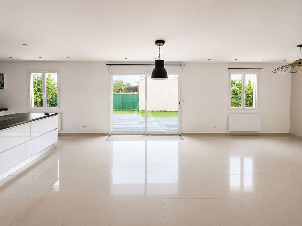 ANNET SUR MARNE : maison familiale individuelle - 7 pièces avec jardin - garage - 3 salles de bains
